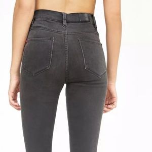 BDG super hi waisted twig ankle jeans!